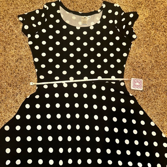 Black dress size medium. Belt not included. - Picture 7 of 7